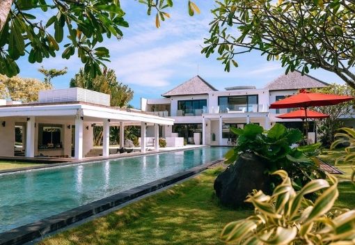 5br Beachfront villa in Cemagi - daly rent